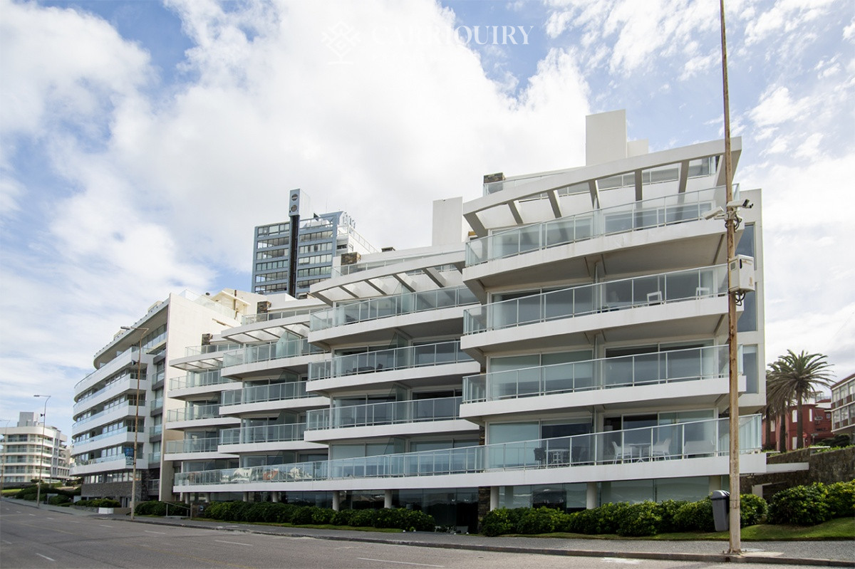 Apartamento ID.6488 - Vende apartamento. Edificio Bonaire. 3 dormitorios con servicios. Brava, Peninsula, Punta del Este