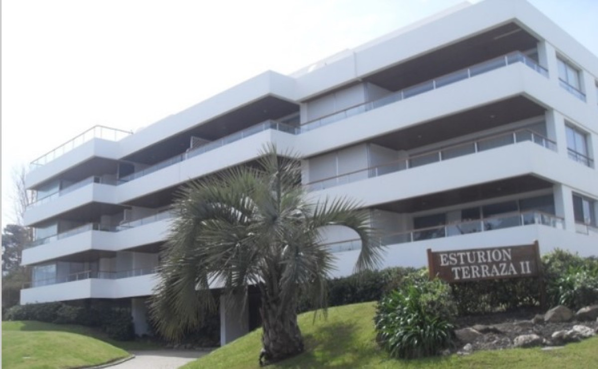 Apartamento ID.9577/Departamento-en-venta-en-Arenas-Blancas-con-vista-al-mar. - Se vende departamento de 4 dormitorios , Playa brava, Esturion