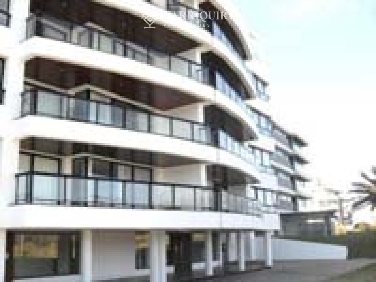 Apartamento ID.9446/Apartamento-en-Brava,-3-dormitorios-* - Departamento en venta en Arenas Blancas con vista al mar.