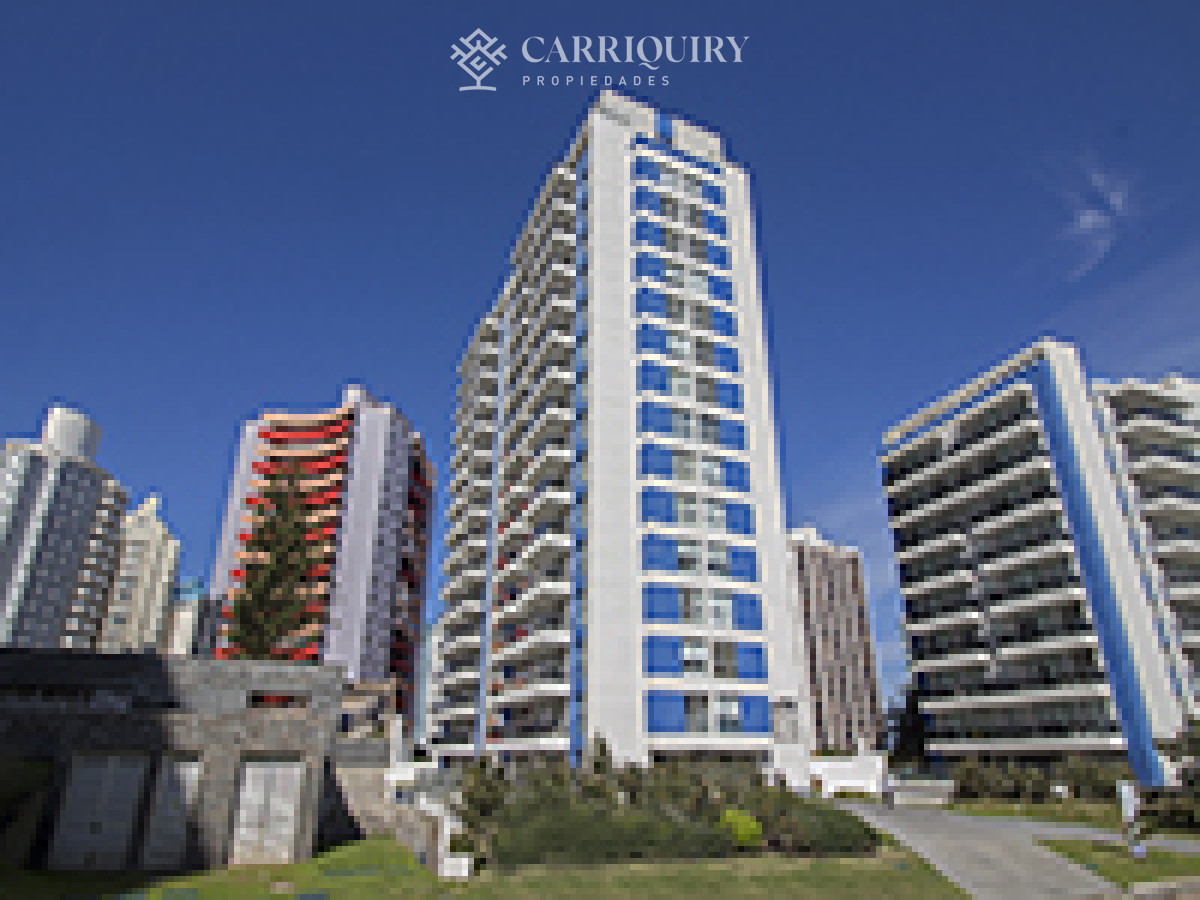 Apartamento ID.10243 - Departamento de 2 dormitorios y medio en venta en Punta del Este