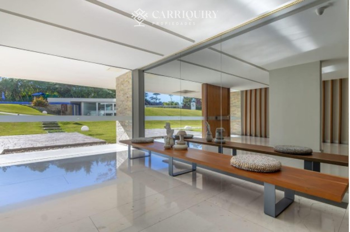 Apartamento ID.7950 - Departamento de 2 suites + depedencia en venta Frente al mar.