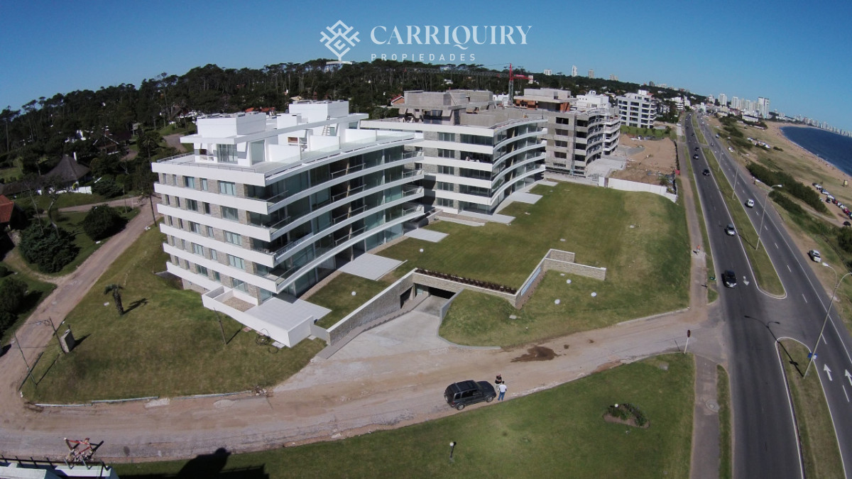 Apartamento ID.7950 - Departamento de 2 suites + depedencia en venta Frente al mar.
