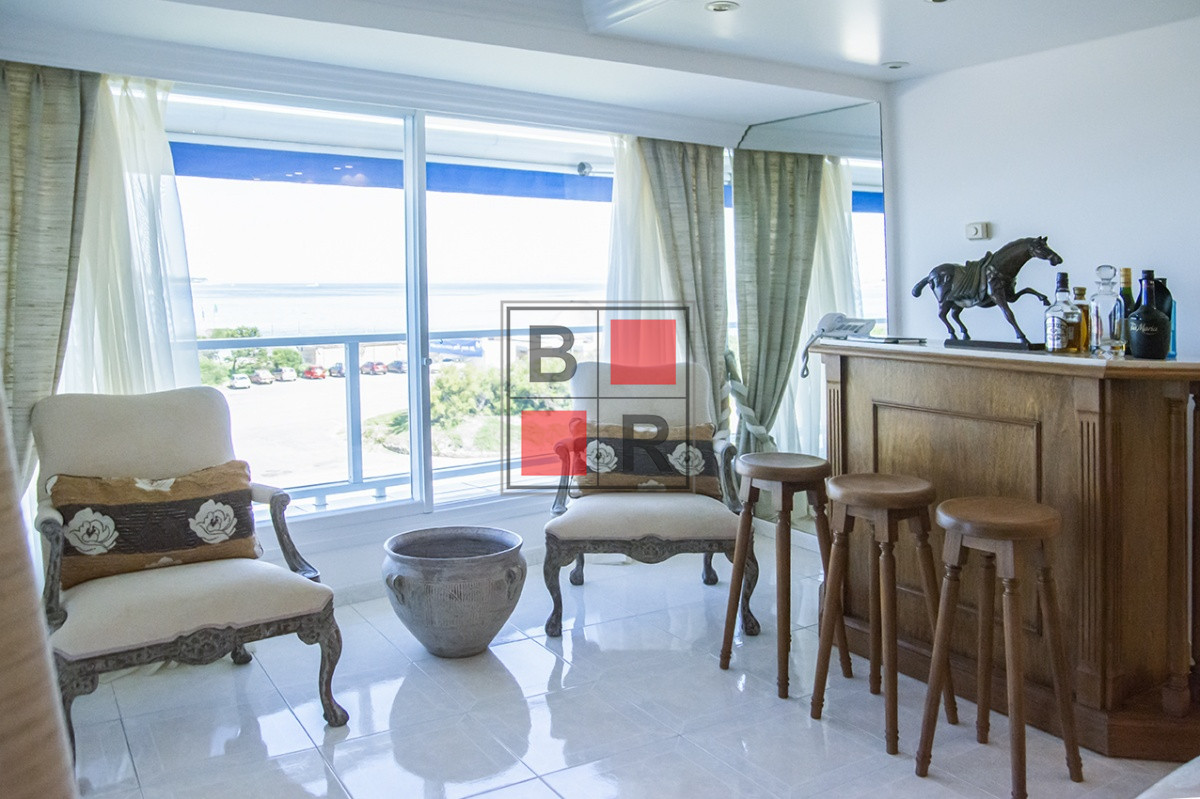 Apartamento ID.434 - VENTA. Espectacular Departamento  con vista al mar, primera fila