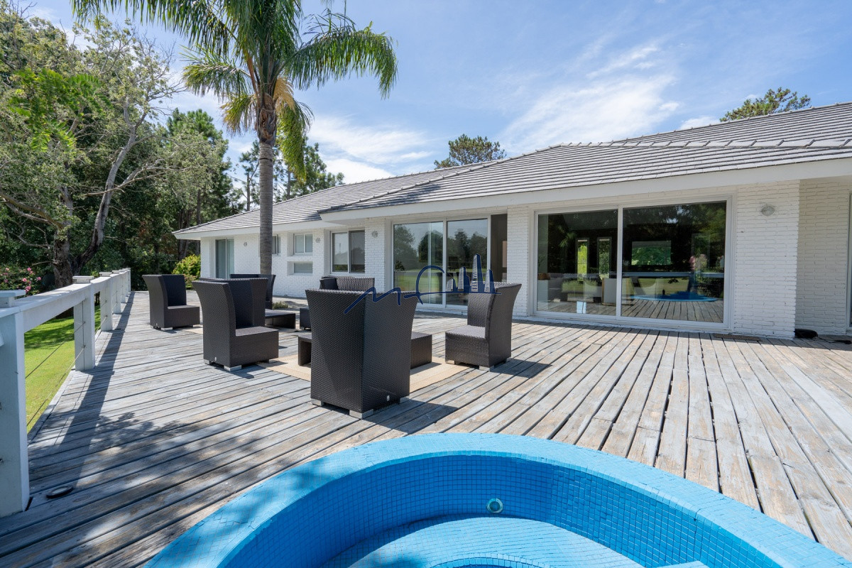 Casa ID.370 - Casa sobre el Green del hoyo 7 del Cantegril Country Club