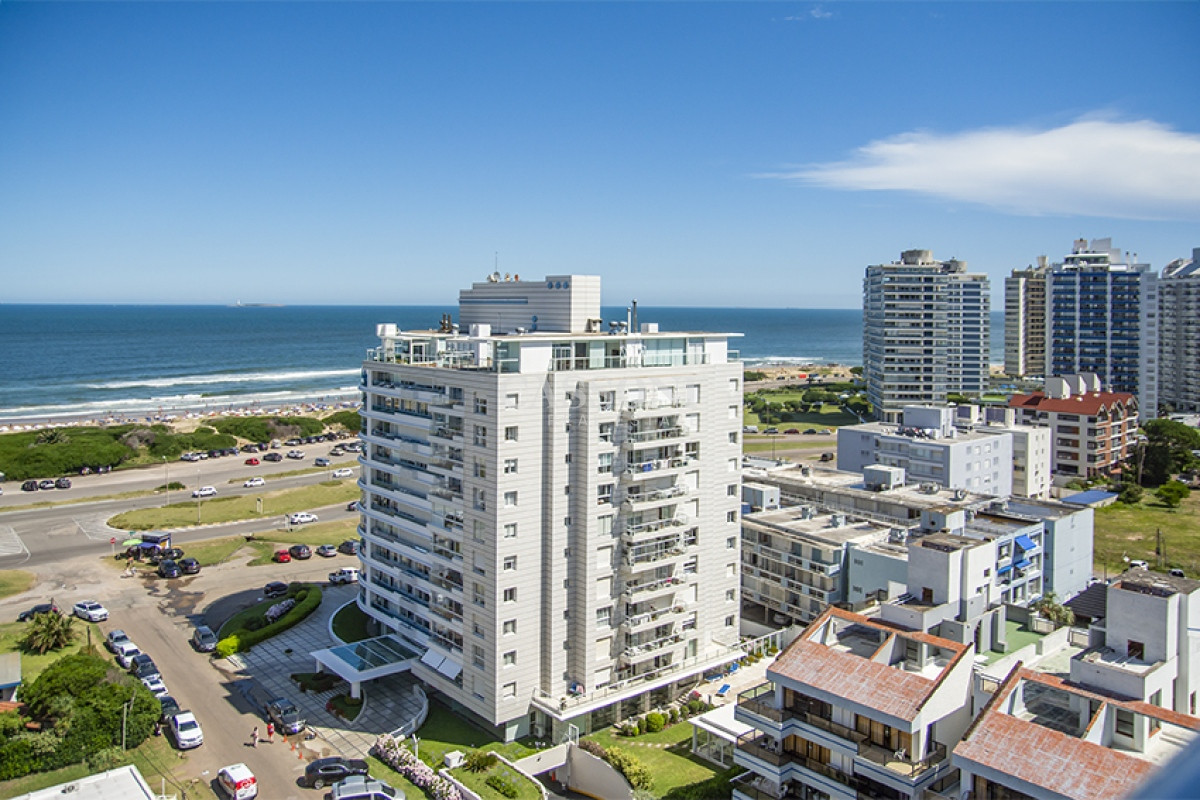 Apartamento ID.4949 - Apartamento en Venta de 3 dormitorios en Playa Brava , Punta del este 