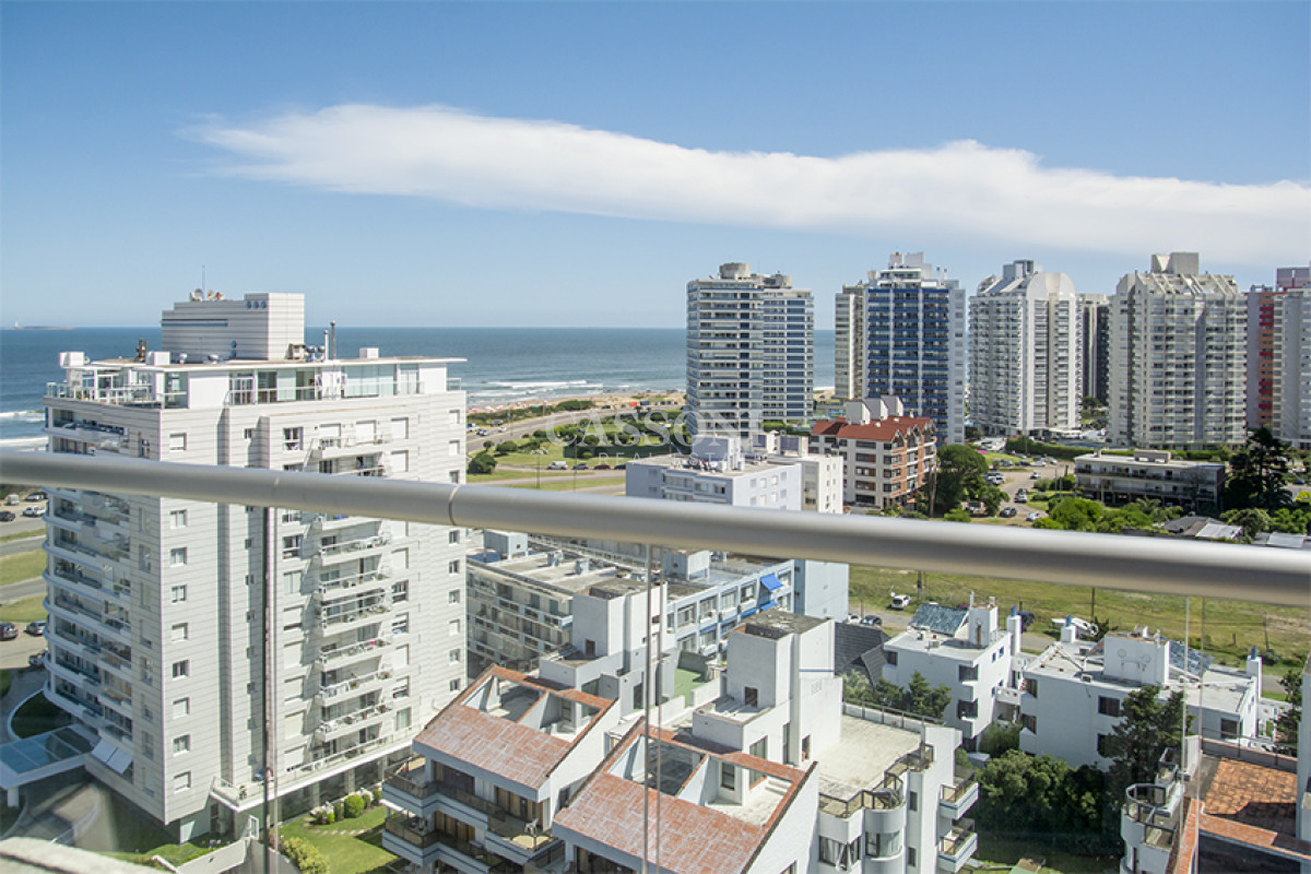 Apartamento ID.4949 - Apartamento en Venta de 3 dormitorios en Playa Brava , Punta del este 