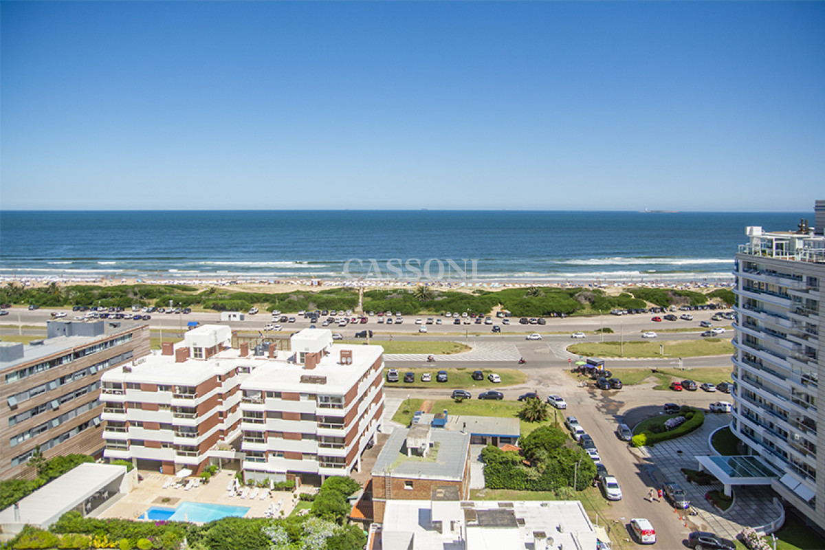 Apartamento ID.4949 - Apartamento en Venta de 3 dormitorios en Playa Brava , Punta del este 