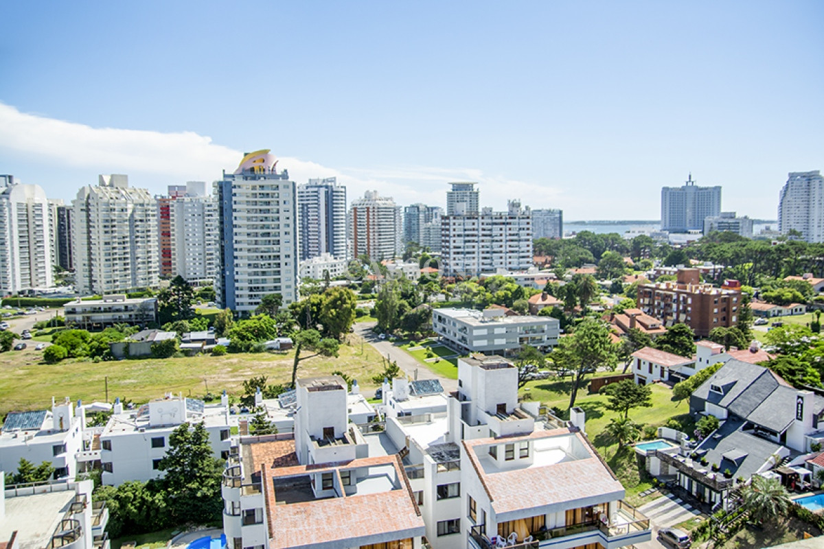 Apartamento ID.4949 - Apartamento en Venta de 3 dormitorios en Playa Brava , Punta del este 
