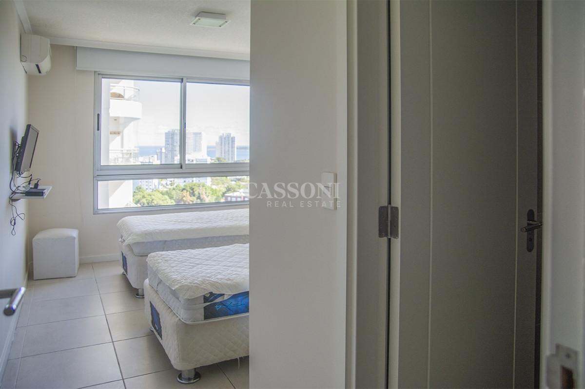 Apartamento ID.2029 - Apartamento de 3 dormitorios en Venta en Ocean Drive , Punta del este , Playa Brava 