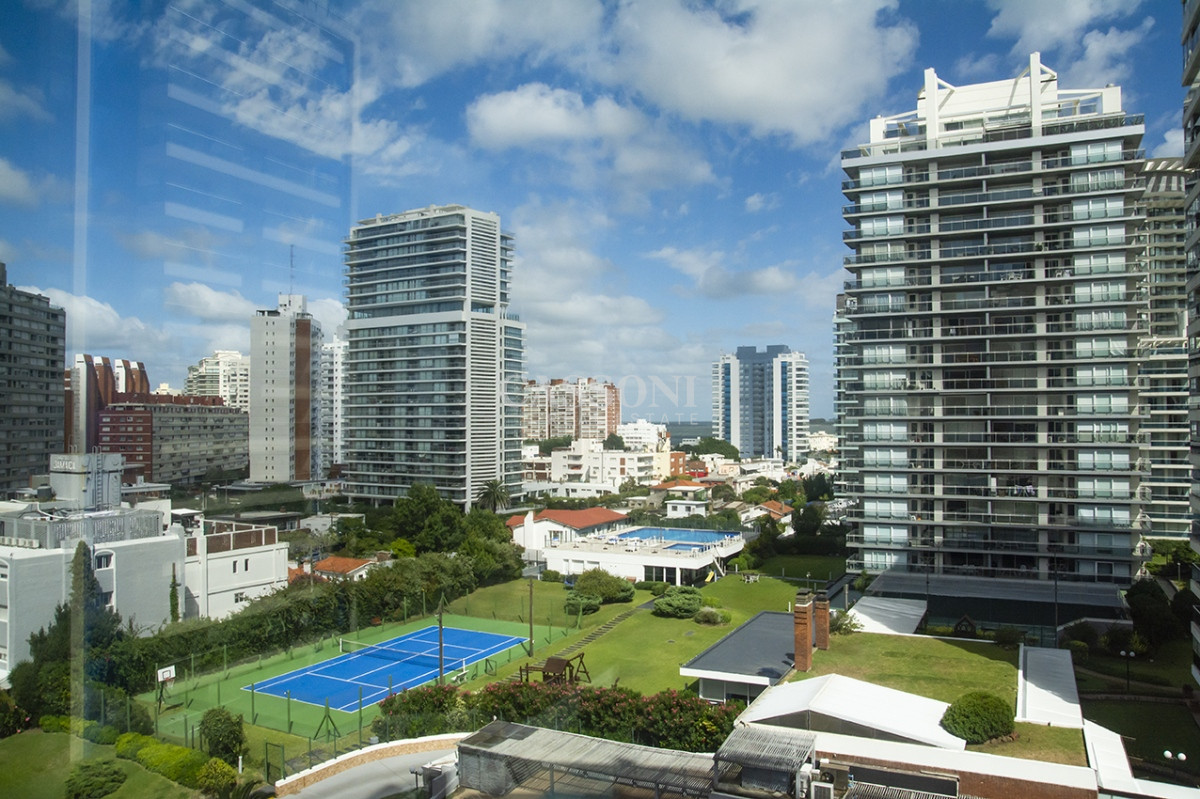 Apartamento ID.2028 - Apartamento en venta de 3 dormitorios en Forest Tower , Punta del este 