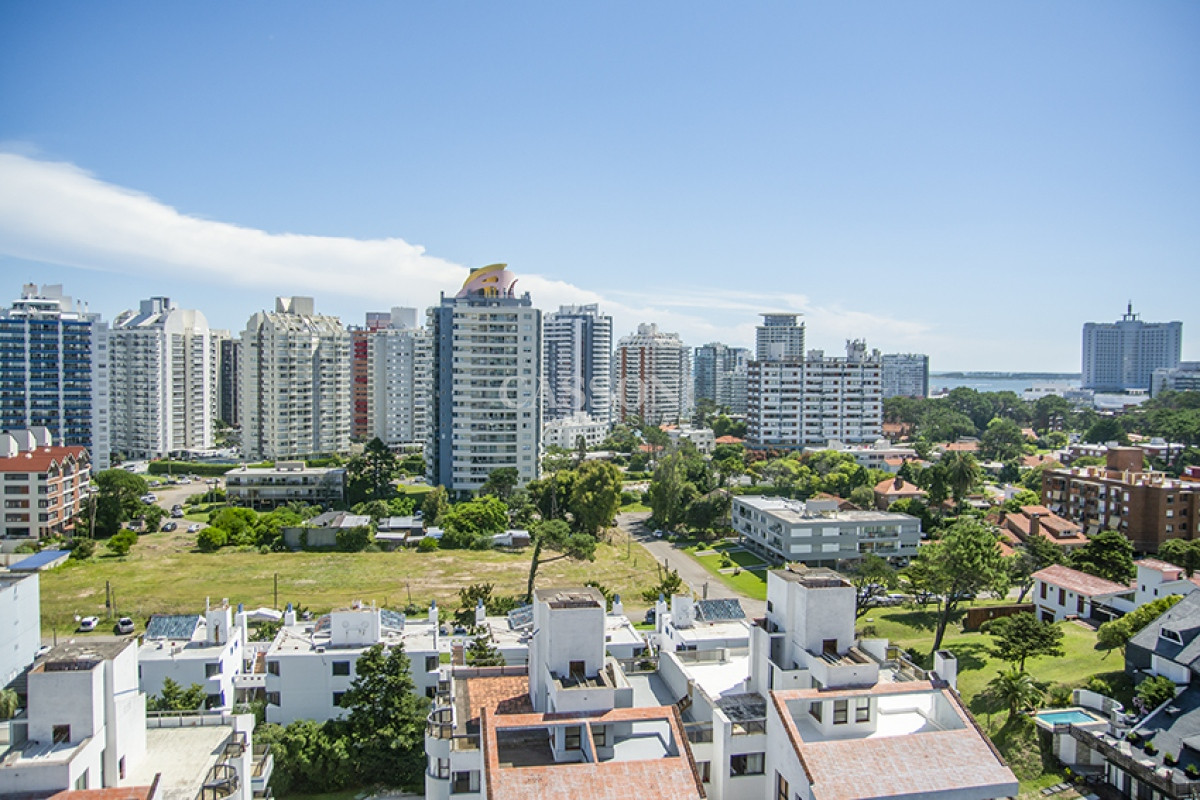 Apartamento ID.4949 - Apartamento en Venta de 3 dormitorios en Playa Brava , Punta del este 