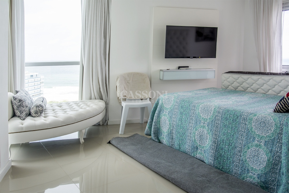 Apartamento ID.2152 - Vende apartamento de 3 dormitorios en Wind Tower, piso alto con vista al mar , Punta del Este 