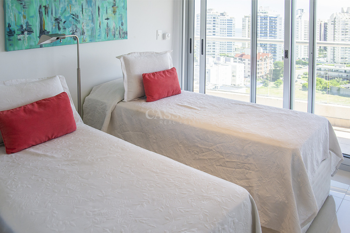 Apartamento ID.4949 - Apartamento en Venta de 3 dormitorios en Playa Brava , Punta del este 
