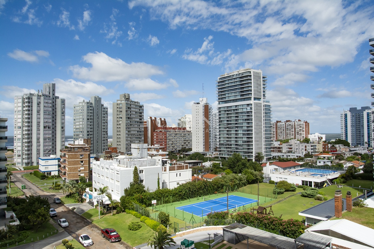 Apartamento ID.2028 - Apartamento en venta de 3 dormitorios en Forest Tower , Punta del este 