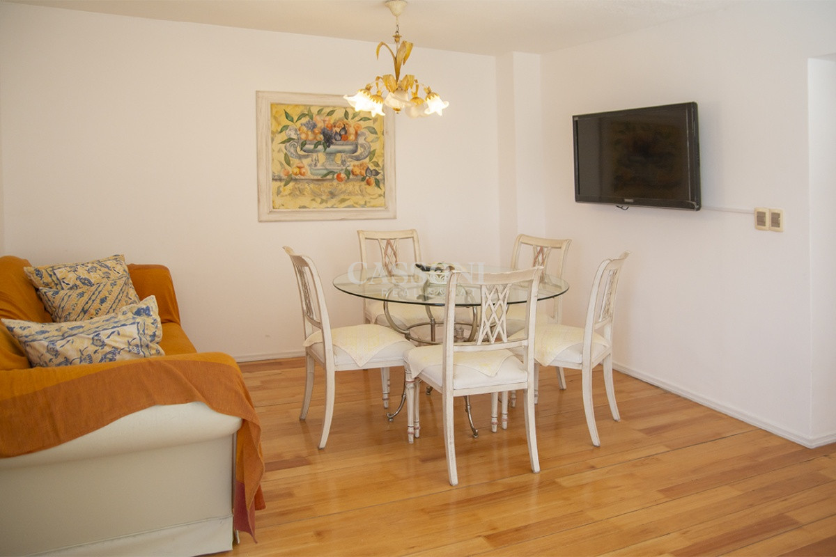Apartamento ID.4940 - Espectacular Penthouse en venta a pasos del mar. 3 dormitorios + dependencia. Playa Brava.