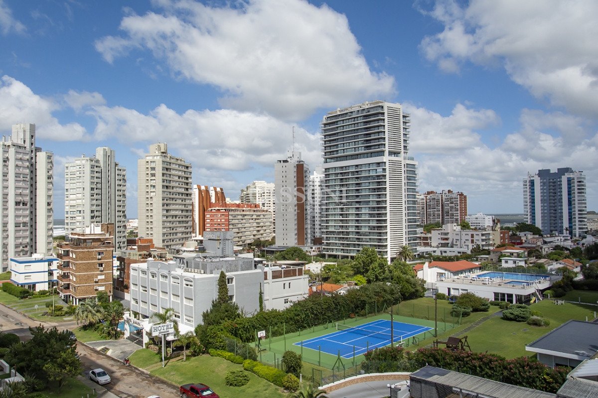 Apartamento ID.2028 - Apartamento en venta de 3 dormitorios en Forest Tower , Punta del este 