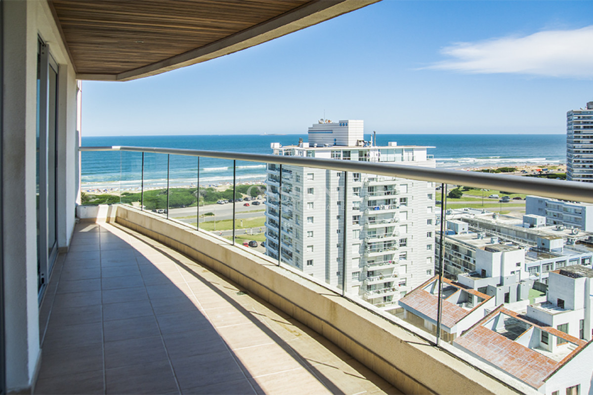 Apartamento ID.4949 - Apartamento en Venta de 3 dormitorios en Playa Brava , Punta del este 