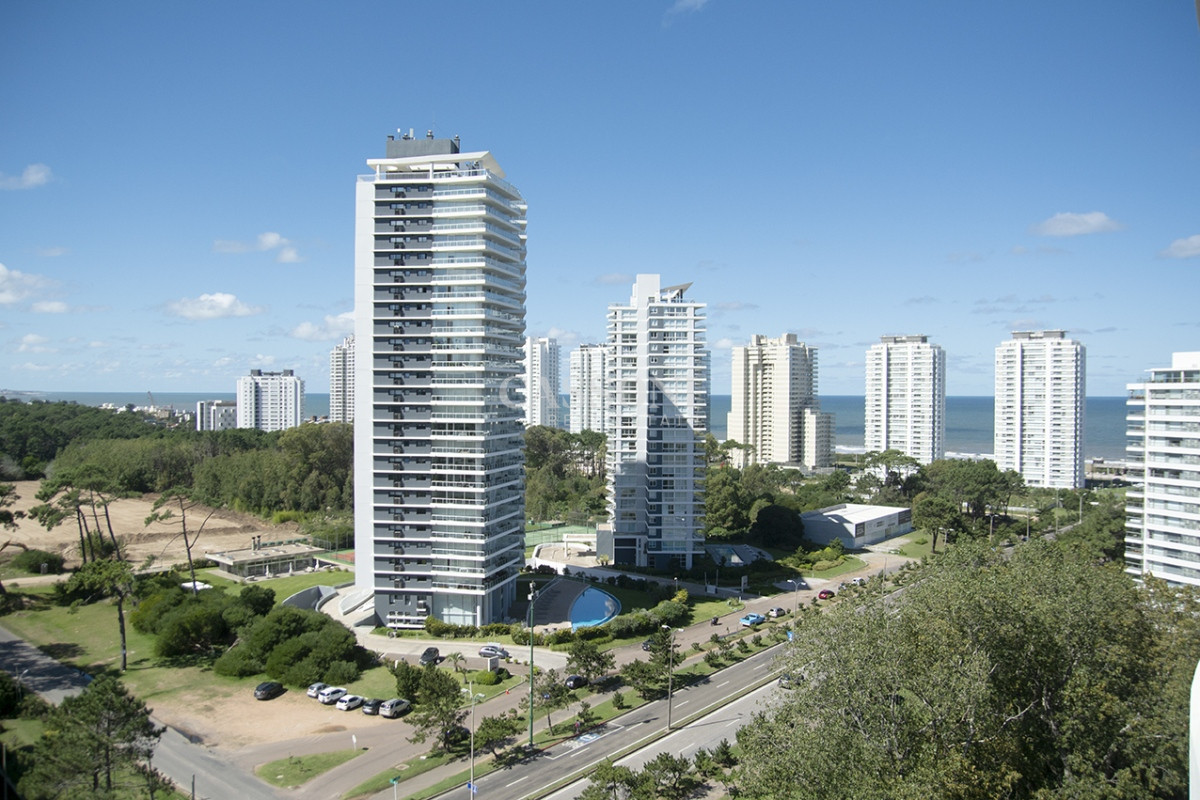 Apartamento ID.2029 - Apartamento de 3 dormitorios en Venta en Ocean Drive , Punta del este , Playa Brava 