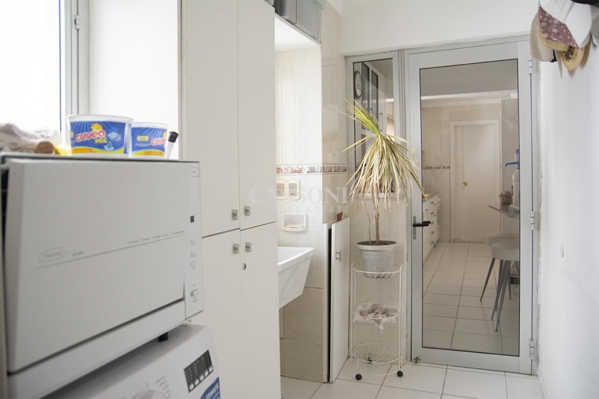 Apartamento ID.4940 - Espectacular Penthouse en venta a pasos del mar. 3 dormitorios + dependencia. Playa Brava.