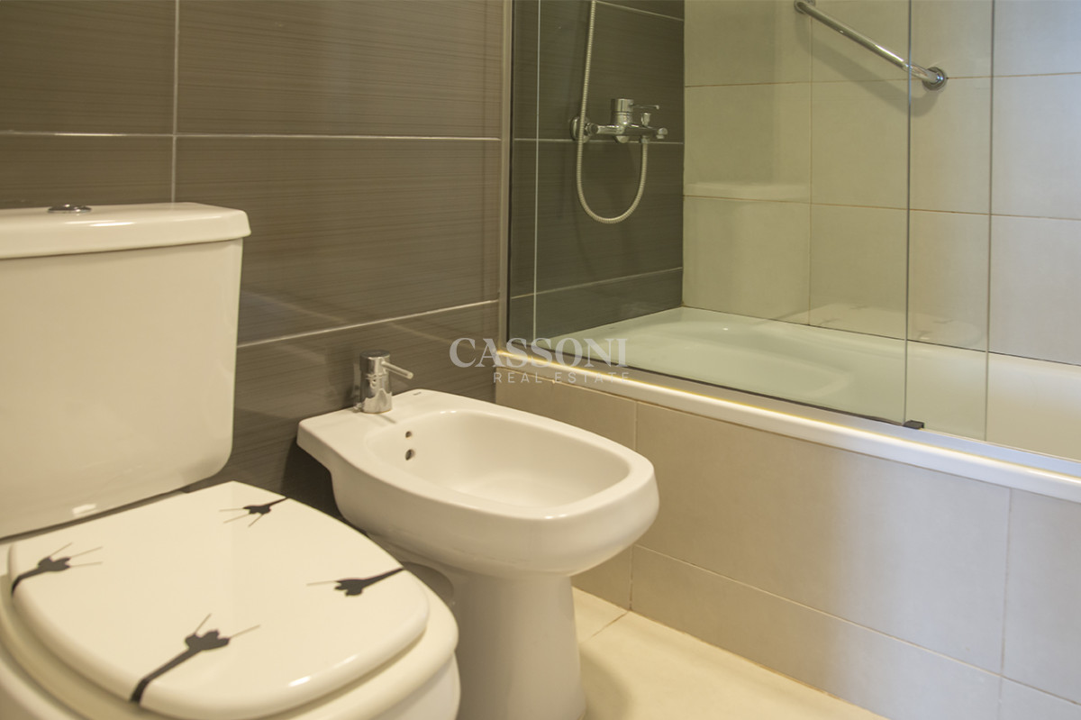Apartamento ID.2152 - Vende apartamento de 3 dormitorios en Wind Tower, piso alto con vista al mar , Punta del Este 