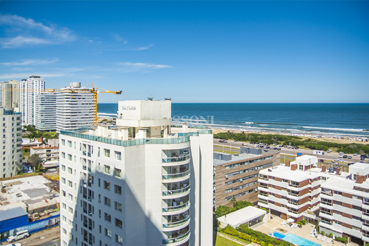 Apartamento ID.4949 - Apartamento en Venta de 3 dormitorios en Playa Brava , Punta del este 