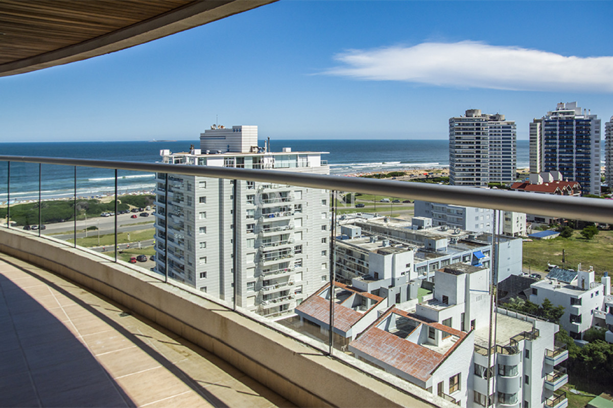 Apartamento ID.4949 - Apartamento en Venta de 3 dormitorios en Playa Brava , Punta del este 