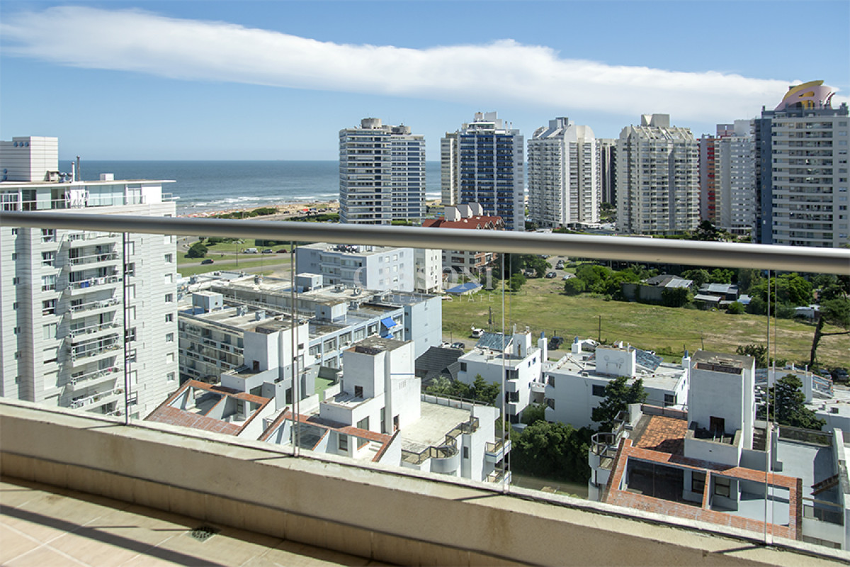 Apartamento ID.4949 - Apartamento en Venta de 3 dormitorios en Playa Brava , Punta del este 
