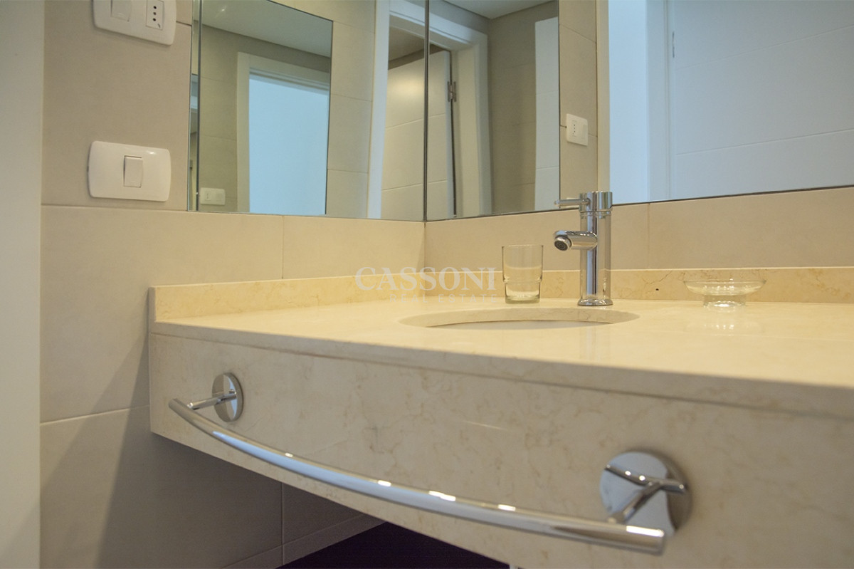 Apartamento ID.2152 - Vende apartamento de 3 dormitorios en Wind Tower, piso alto con vista al mar , Punta del Este 