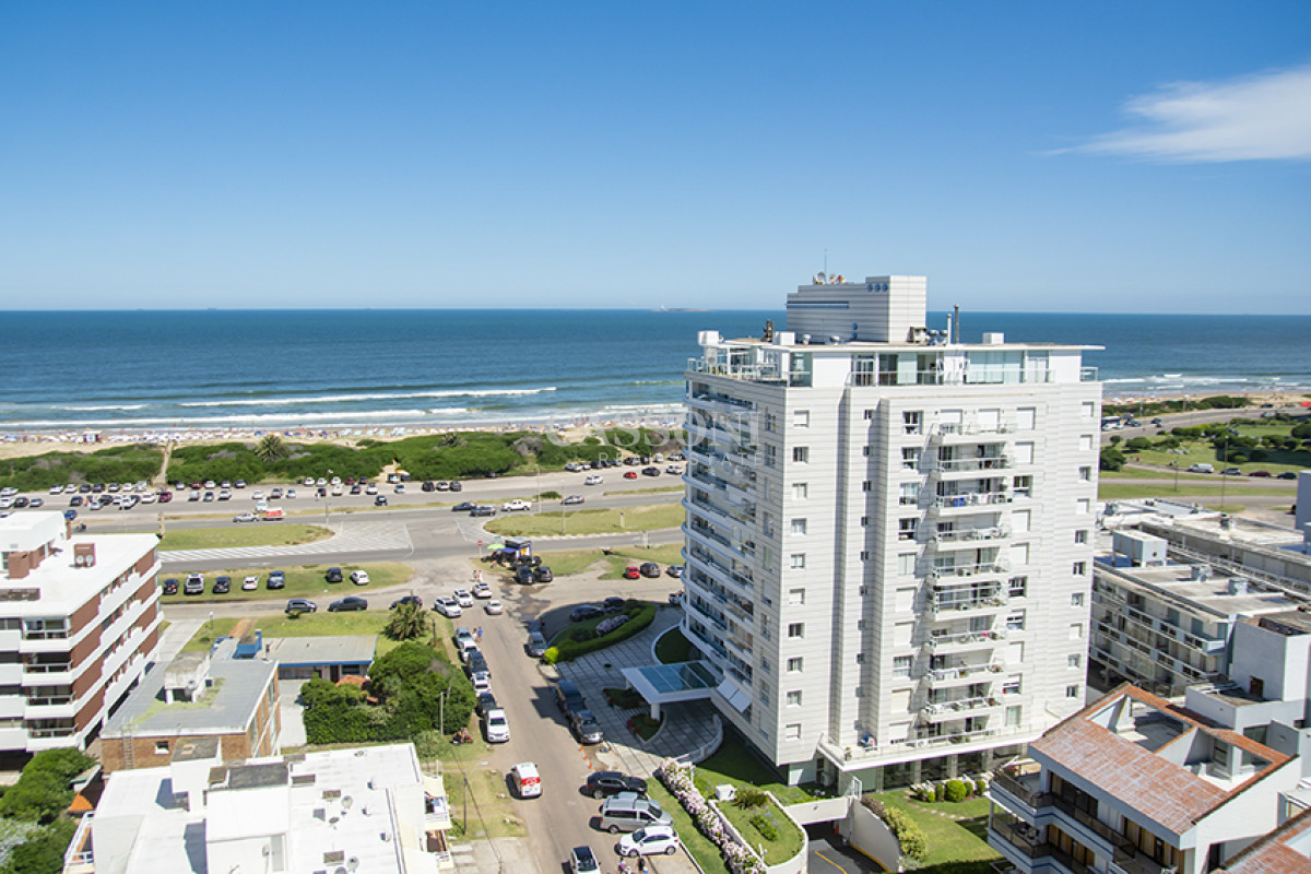 Apartamento ID.4949 - Apartamento en Venta de 3 dormitorios en Playa Brava , Punta del este 
