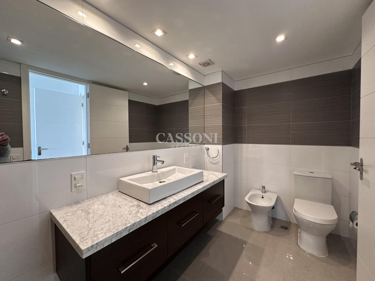 Apartamento ID.4950 - Vende departamento en Torre ONE, Punta del Este