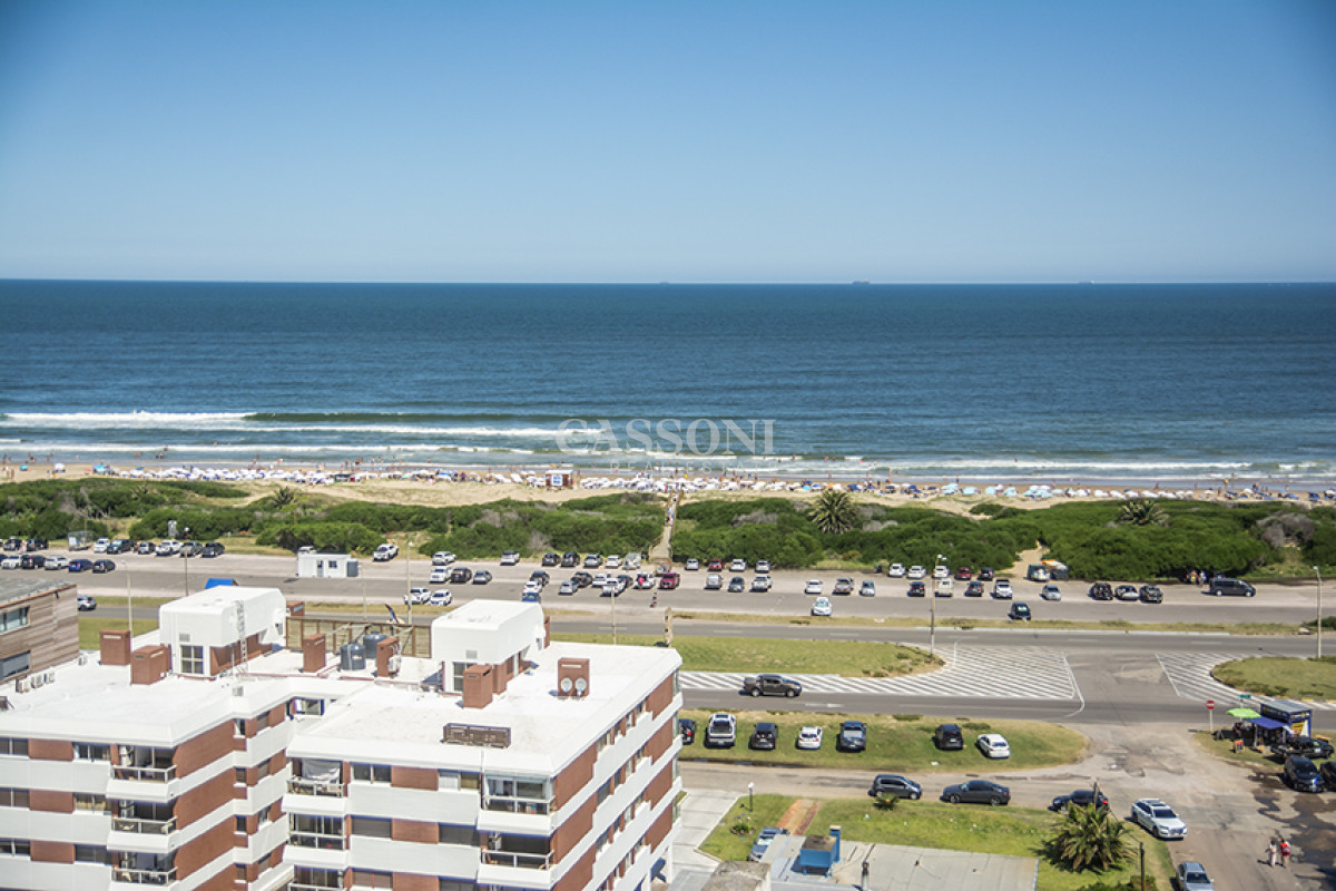 Apartamento ID.4949 - Apartamento en Venta de 3 dormitorios en Playa Brava , Punta del este 