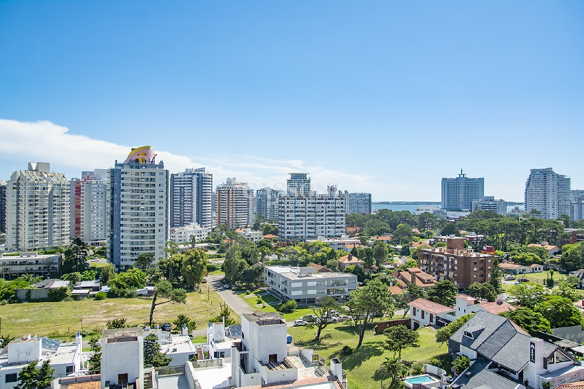 Apartamento ID.4949 - Apartamento en Venta de 3 dormitorios en Playa Brava , Punta del este 
