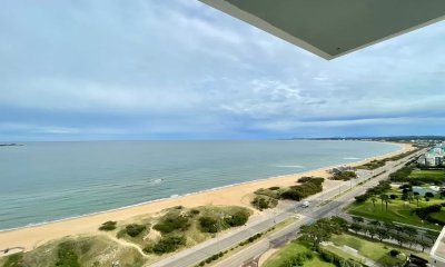 Departamento en venta frente al mar, Torre Venetian, Punta del Este.