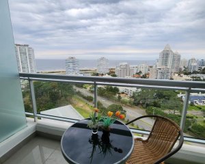 Apartamento en venta en torre One, 1 dormitorio amueblado, vista al mar, playa brava