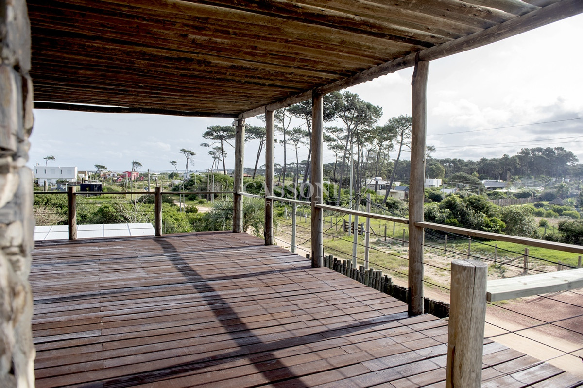 Casa ID.2424 - Casa en Venta de 4 dormitorios en Chihuahua , Punta del este 