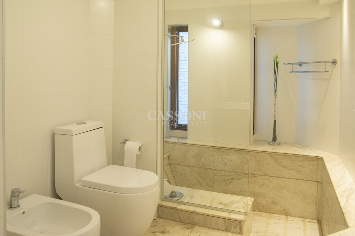 Casa ID.4868 - Casa a la venta en playa mansa Punta Del Este, gran tamaño ubicada en zona privilegiada.