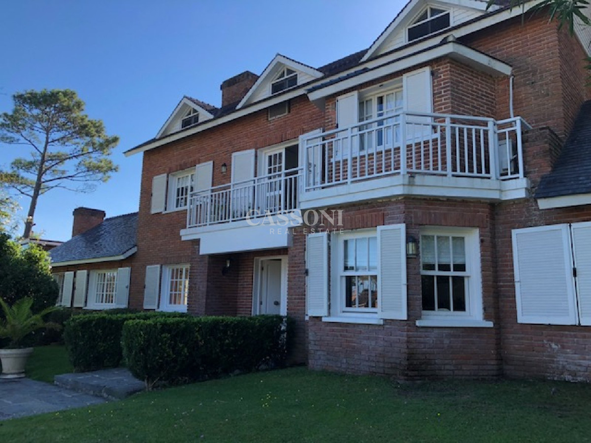 Casa ID.4853 - Vende casa espectacular en playa mansa , Punta del Este 