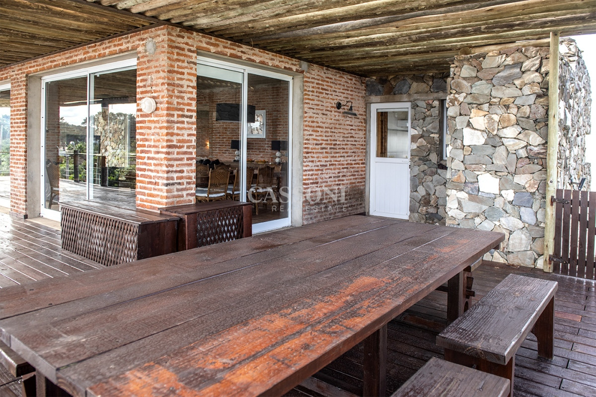 Casa ID.2424 - Casa en Venta de 4 dormitorios en Chihuahua , Punta del este 