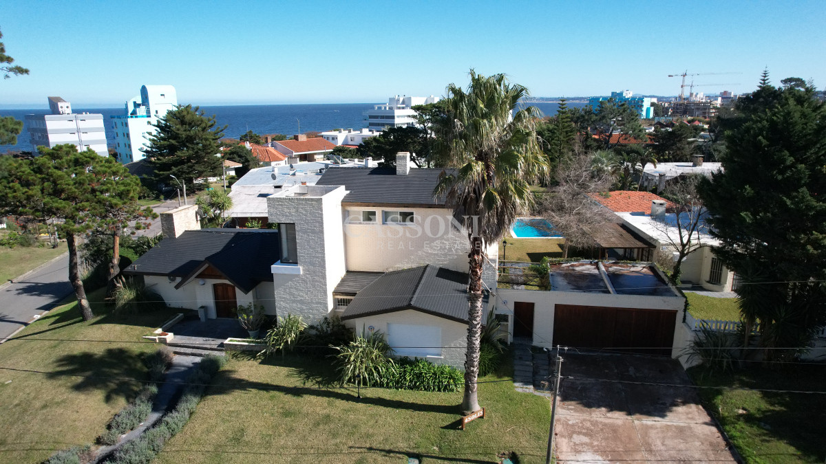 Casa ID.4855 - VENDE CASA DE 4 DORMITORIOS EN EXCELENTE ESTADO, PLAYA MANSA, PUNTA DEL ESTE 