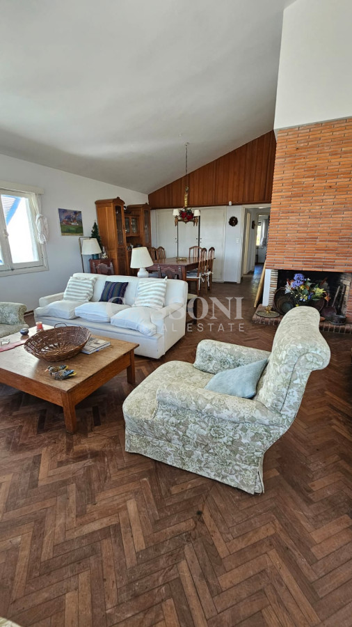 Casa ID.3801 - Importante residencia frente al mar en venta.