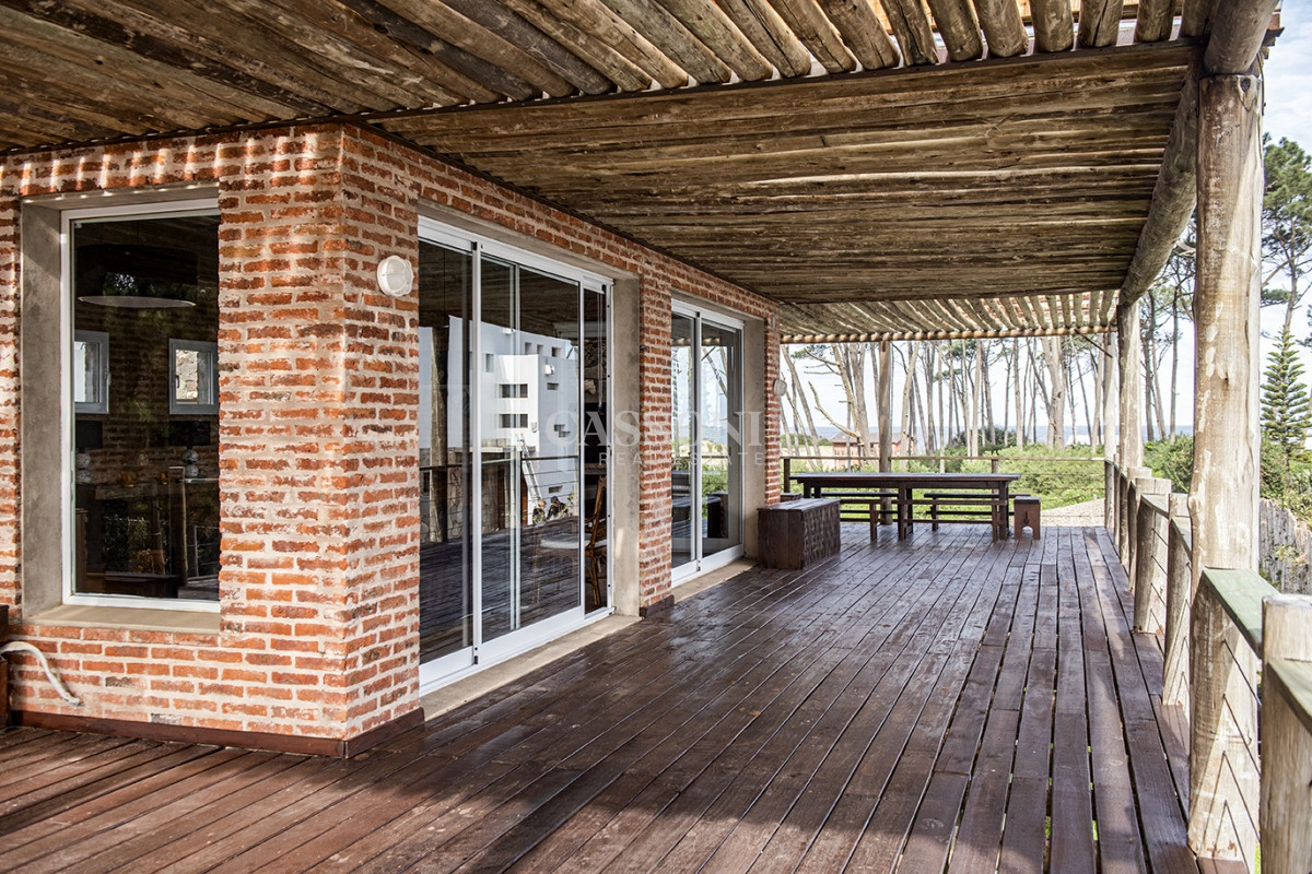 Casa ID.2424 - Casa en Venta de 4 dormitorios en Chihuahua , Punta del este 