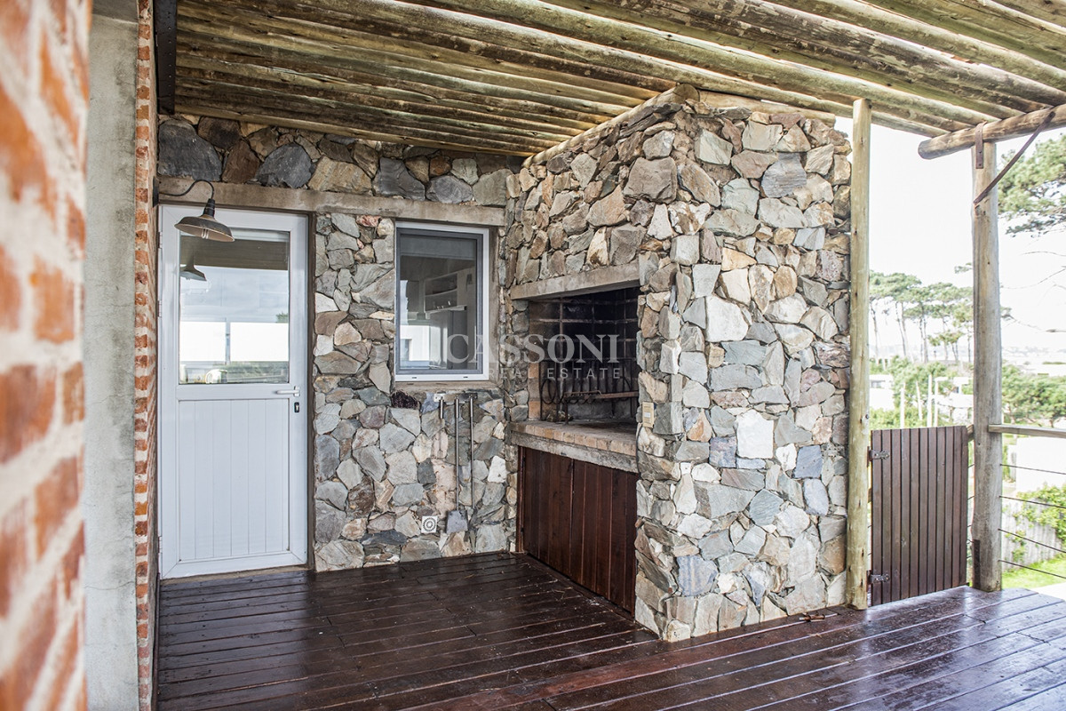 Casa ID.2424 - Casa en Venta de 4 dormitorios en Chihuahua , Punta del este 