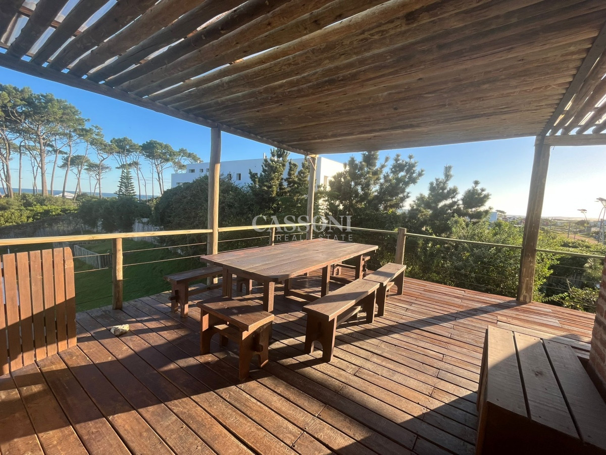 Casa ID.2424 - Casa en Venta de 4 dormitorios en Chihuahua , Punta del este 