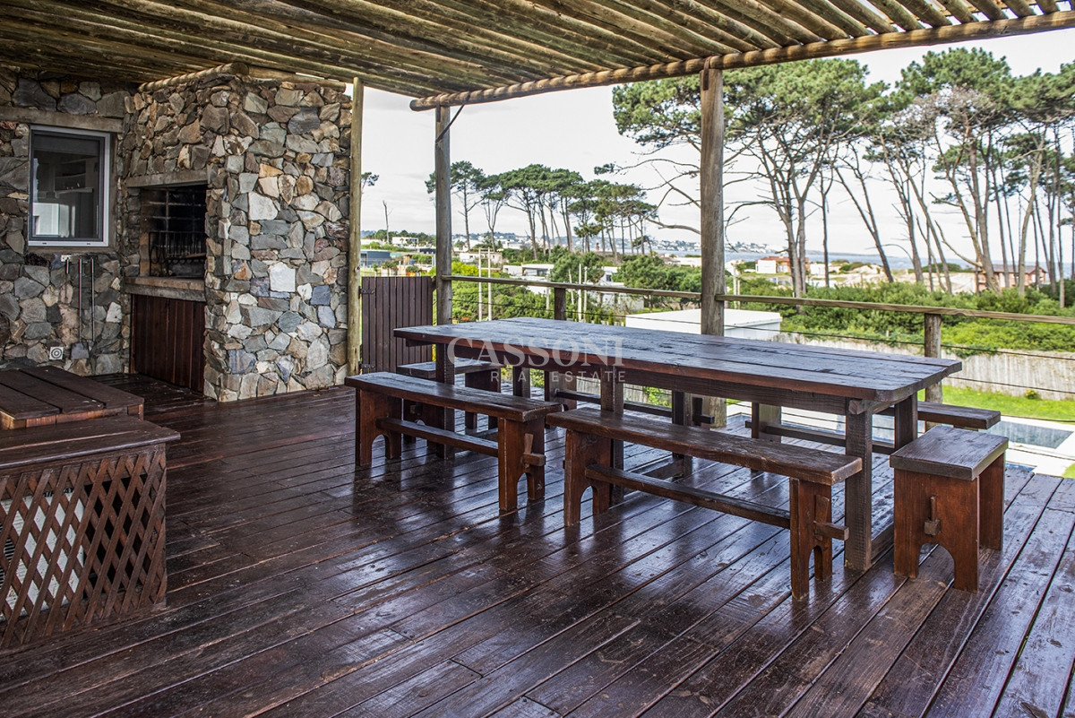 Casa ID.2424 - Casa en Venta de 4 dormitorios en Chihuahua , Punta del este 