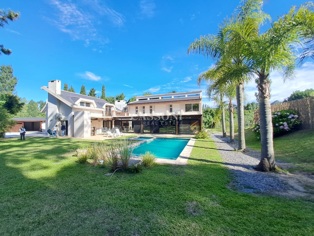 Casa ID.4867 - Espaciosa Casa en Barrio Privado de 6 dorm y piscina en Punta del Este