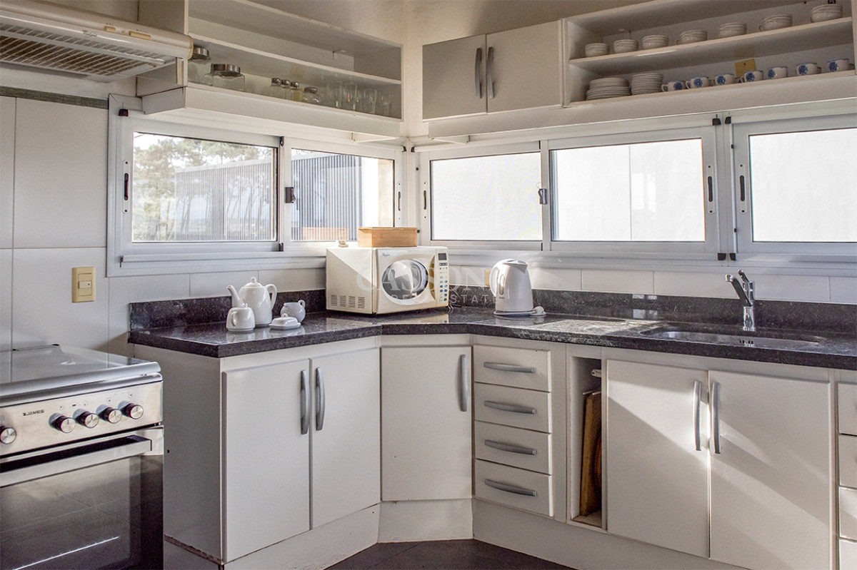 Casa ID.2424 - Casa en Venta de 4 dormitorios en Chihuahua , Punta del este 