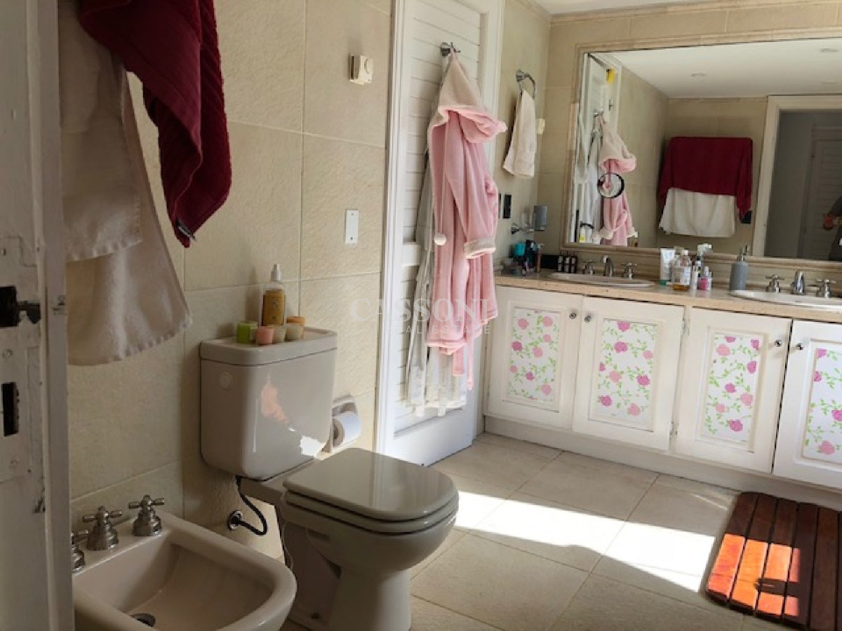 Casa ID.4853 - Vende casa espectacular en playa mansa , Punta del Este 