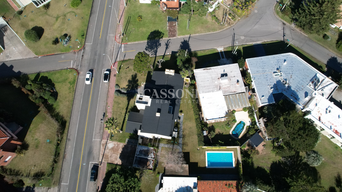 Casa ID.4855 - VENDE CASA DE 4 DORMITORIOS EN EXCELENTE ESTADO, PLAYA MANSA, PUNTA DEL ESTE 