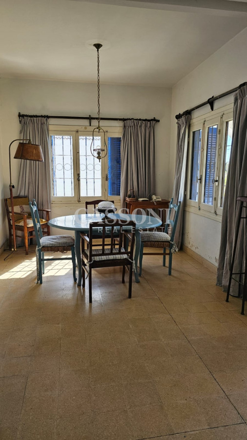 Casa ID.3801 - Importante residencia frente al mar en venta.