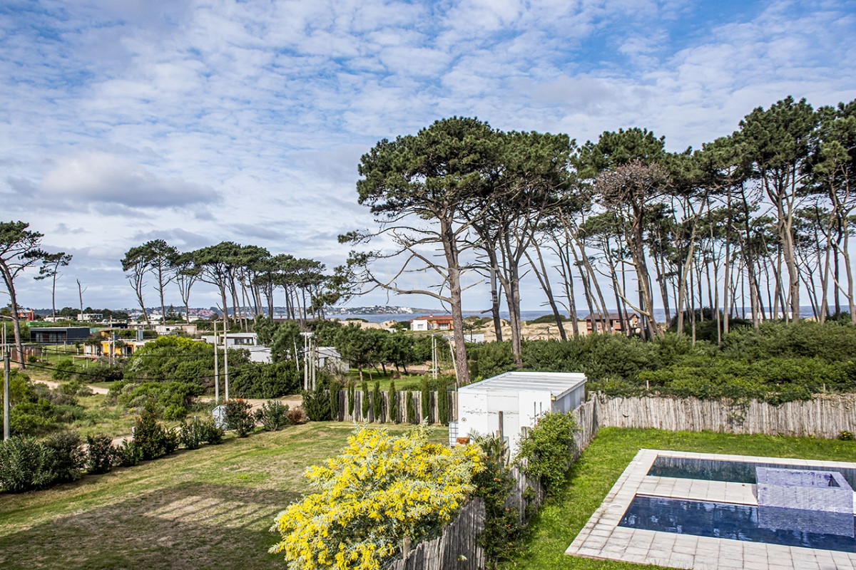 Casa ID.2424 - Casa en Venta de 4 dormitorios en Chihuahua , Punta del este 